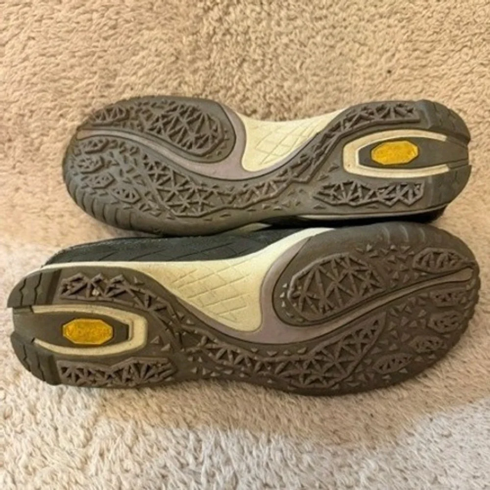 Cushe Wildrun UW00837 Womens Olive Green Floral Suede Hiking Trail Shoes Vibram